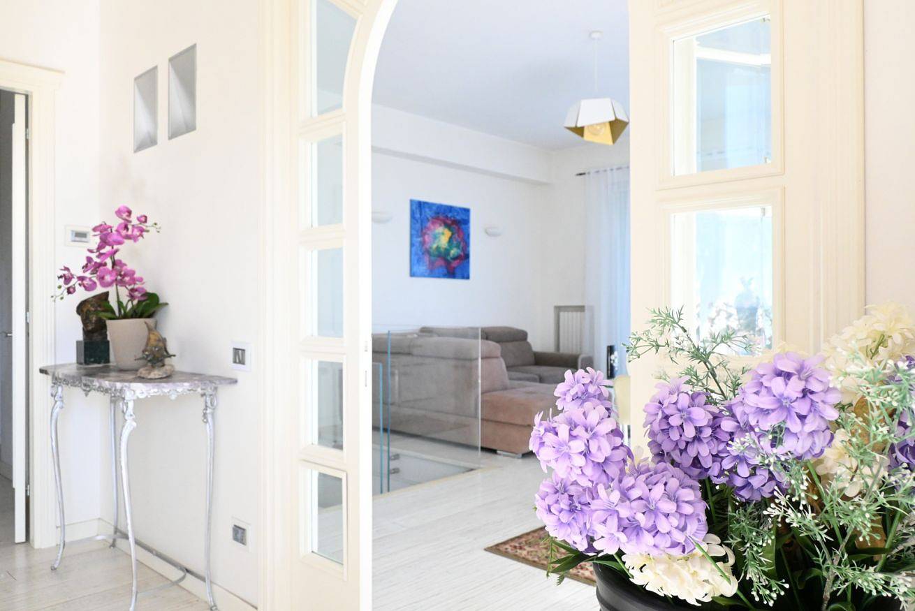 Appartamento intero, Villa Lyla - Marcelli, elegante villa con giardino vista mare in Marcelli, Riviera del Conero