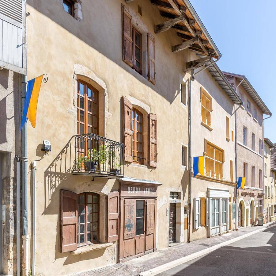 Appartement entier, One-Bedroom Apartment in Crémieu, Région de La Tour-du-Pin