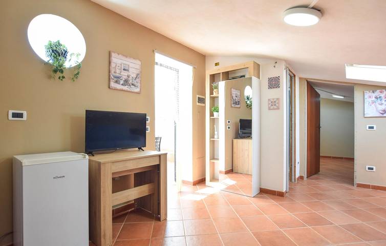 Entire holiday apartment, Cozy 2-Bedroom Apartment with Terrace Near Coastline & City Center in Trabia, Palermo Province