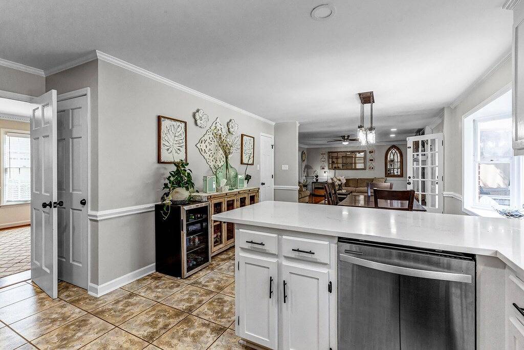 Relaxing Getaway w/ Salt Pool,Hottub,Fire Pit, Foosball. Private Luxury / Hpu in High Point, Guilford County