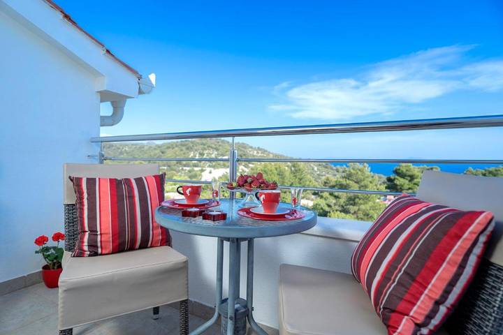 Maison d’hôte pour 2 personnes, avec Terrasse ainsi que Jardin et Vue dans Hvar - 2