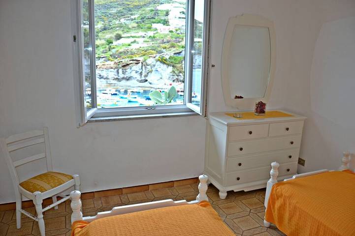 Gîte pour 8 personnes, avec balcon à Ponza - 4