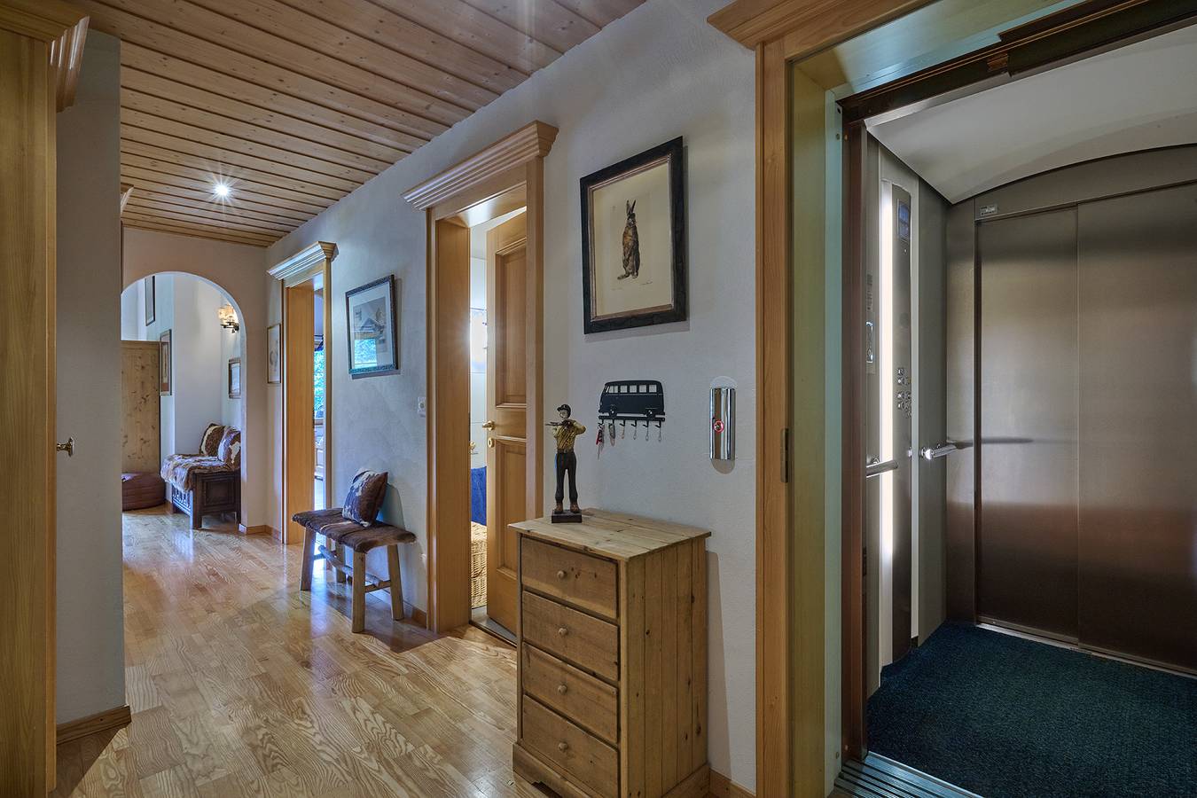 Entire apartment, "Apartment Sina" with Balcony & Wi-Fi in Klosters-Serneus, Plessur alps