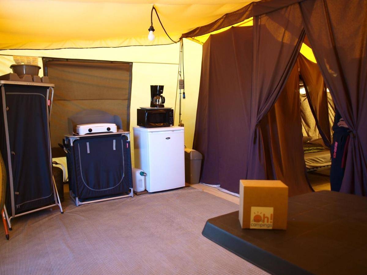 Tent without sanitary in Saintes-Maries-de-la-Mer, Région d'Arles