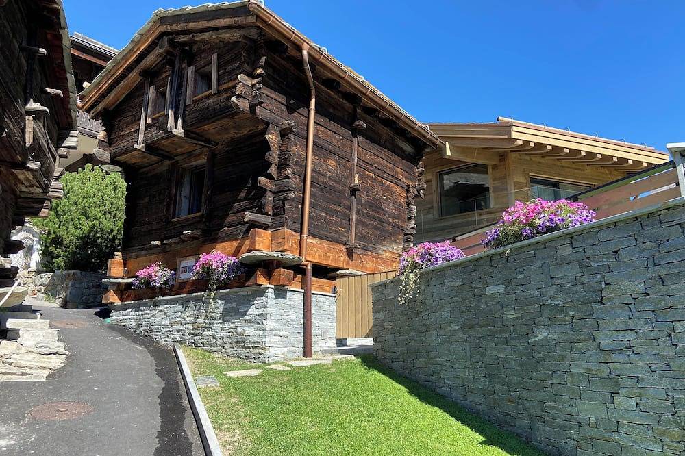 Traditional cosy Zermatter Stadel with Sauna | For 2 persons in Zermatt, Walliser Alpen