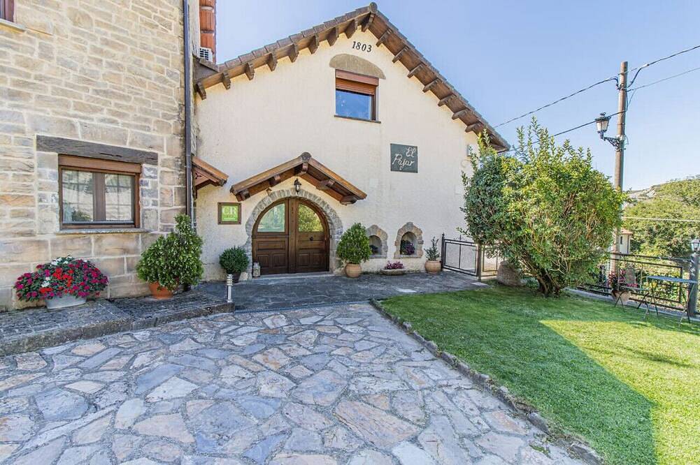Rustic House in the Pyrenees, ideal for families in Sabiñánigo, Spanish Pyrenees