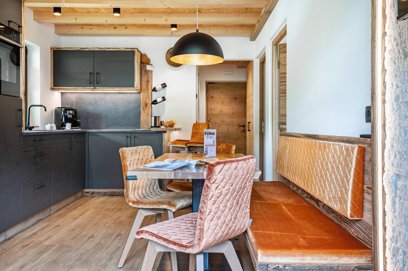 Ganze Wohnung, Chalet "Blosegghof Almwiese" mit Bergblick, privater Terrasse und Wlan in Bichl (Ratschings), Ratschings