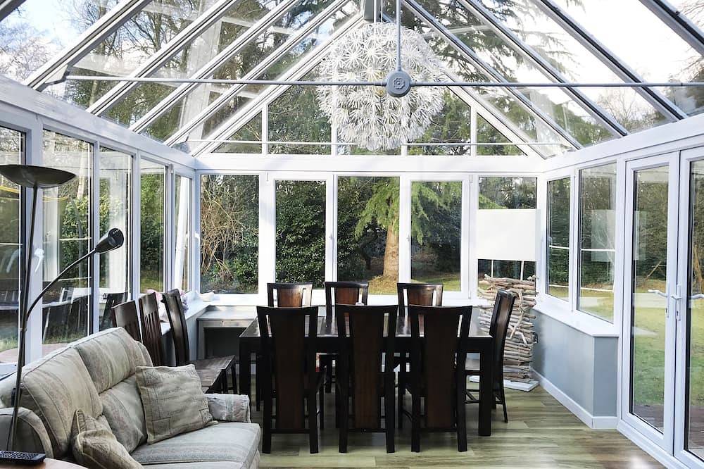 New Forest house with large garden, near sea. Perfect for families with children in Lymington, Hampshire
