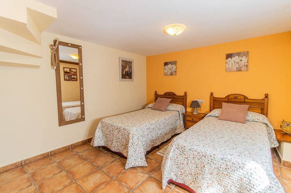 Apartment for Couples in the Pyrenees - Garden & Parking in Sabiñánigo, Aragonesische Pyrenäen