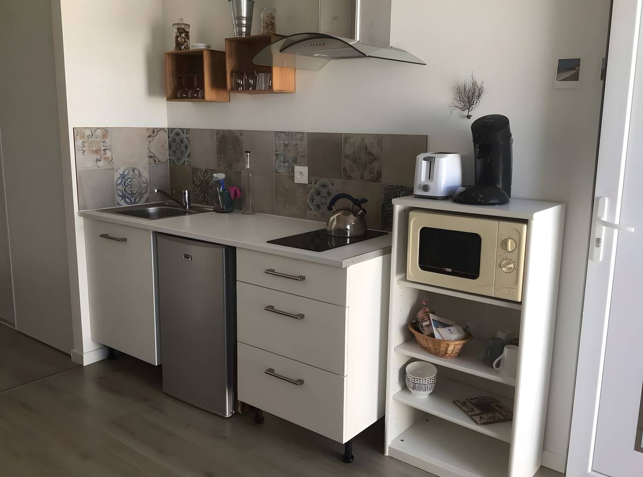 Studio entier, Studio « Coquet Indépendant sur l’île » avec terrasse privée, jardin commun et Wi-Fi in Saint-Georges-d'Oléron, Côte de Beauté