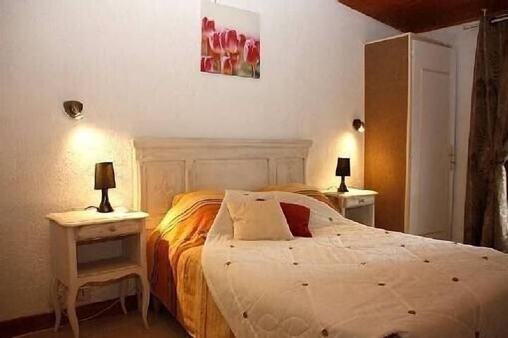 Gîte pour 4 personnes, avec jardin et piscine à Berbiguières - 2