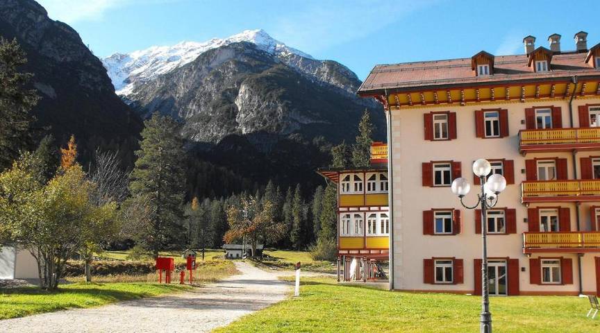 Appartamento per 4 persone, con piscina e giardino nonché sauna e idromassaggio a Dobbiaco