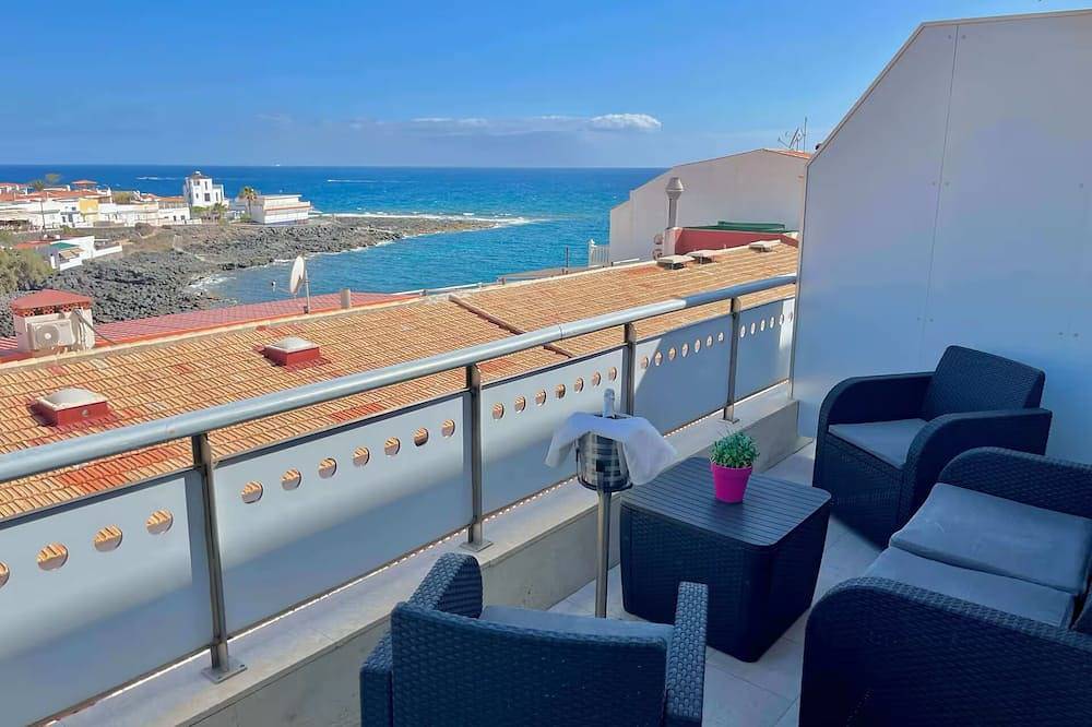 Ganze Wohnung, Penthouse with sea views in the center of La Caleta in La Caleta, Adeje