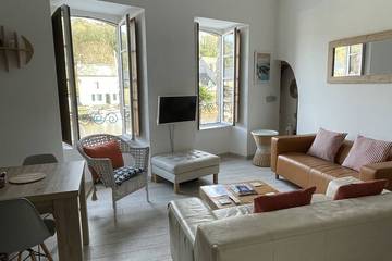 Gîte pour 2 personnes, avec terrasse ainsi que jardin et jacuzzi dans Port de Dinan