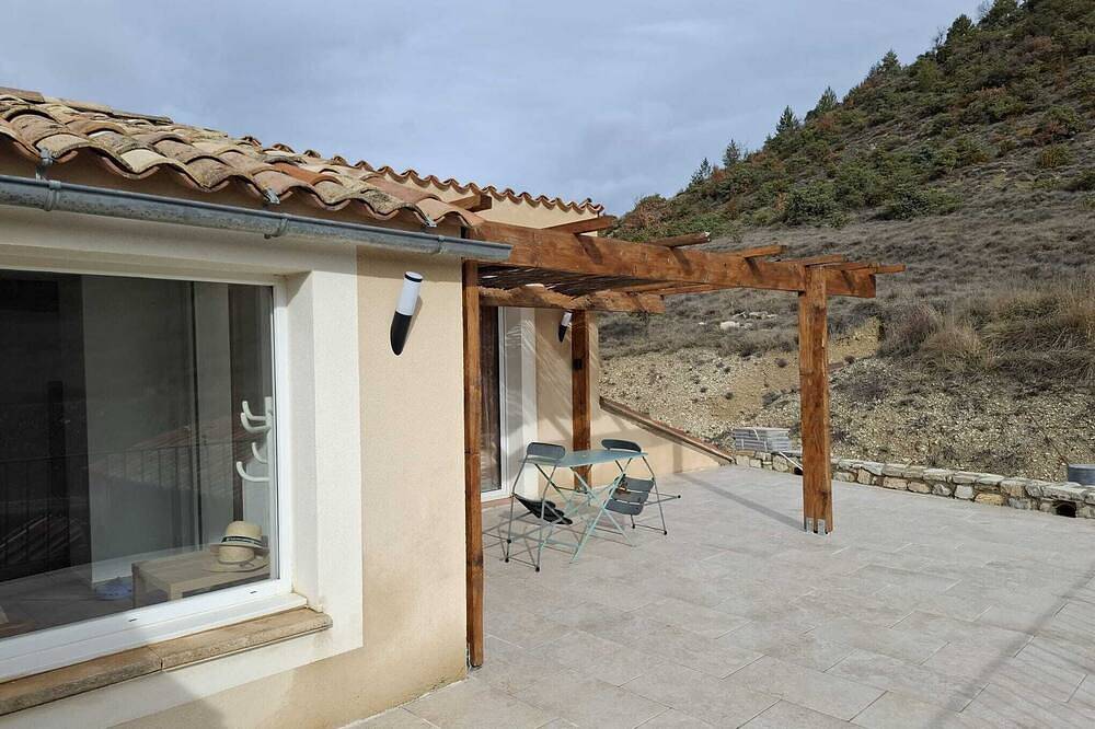 Apartamento entero, Charming two-room barronies large terrace in Montbrun-les-Bains, Región de Nyons