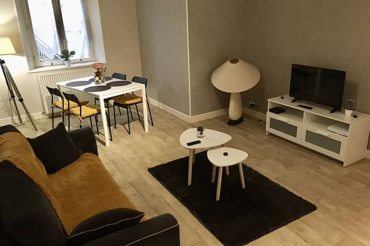 Apartamento entero, ** Cualquier Comodidad Con Terraza Y Jardín Privados ** in Guéret, Región de Guéret