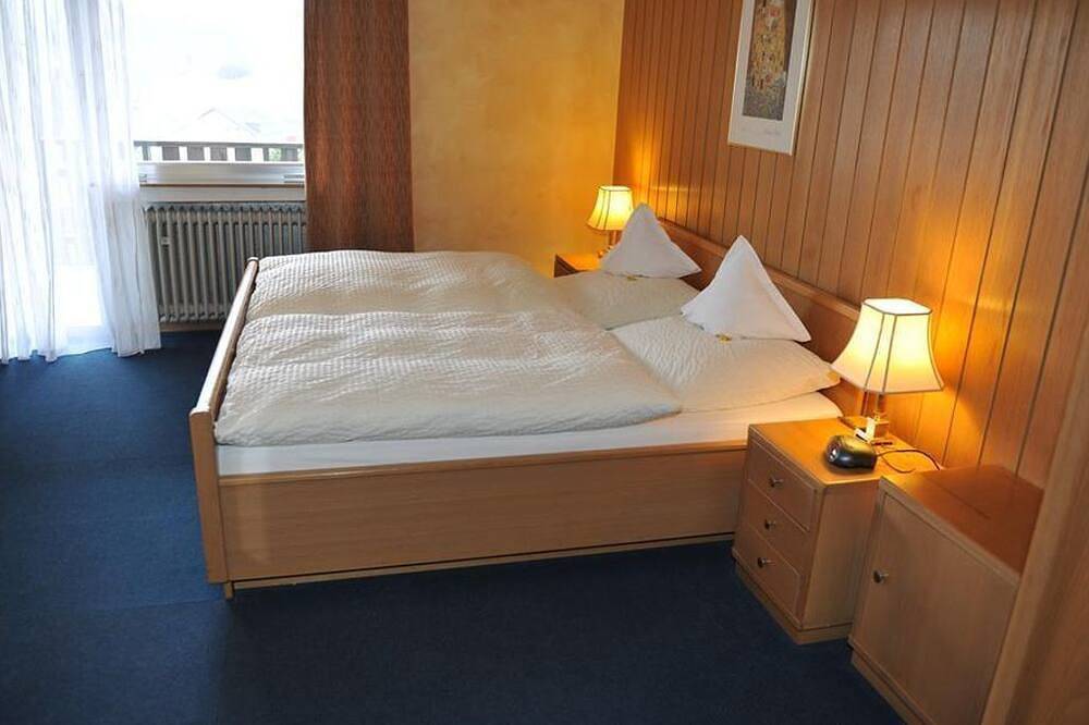 Hotel Pension Haus Berghof - Doppelzimmer Dusche/Wc mit Balkon oder Terrrasse in Hellenthal, Rureifel (Nordrhein-westfalen)