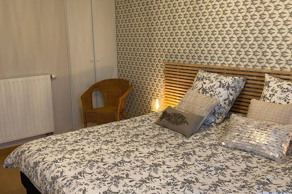 Entire apartment, Apartment sea view & feet in the water in Saint-Quay-Portrieux, Côte de Goëlo