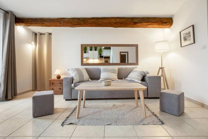 Gîte pour 6 personnes, avec vue et balcon à Nézignan-l'Évêque