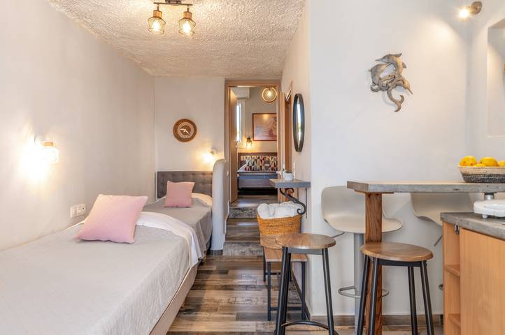 Casa de vacaciones 'Porto Galini Tinos Triantaros 104' con terraza, Wi-Fi y aire acondicionado in Tinos