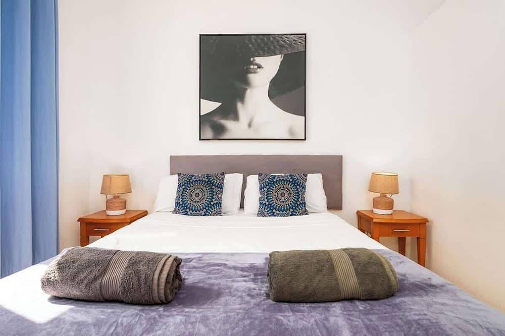 Villa Beso - Superb Location | Amenities Close By in Ocean Beach Ibiza, Sant Antoni de Portmany