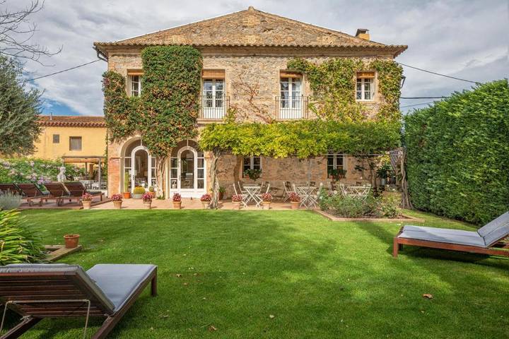 Location de vacances pour 4 personnes, avec jardin à Torroella de Fluvià