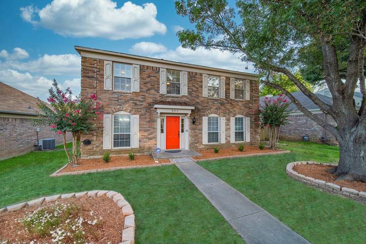 Vacation rental for 10 people, with pool, kid friendly in Grand Prairie