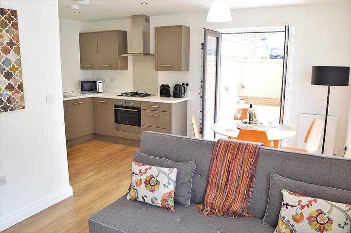 Apartment for 4 people, with terrace in Peterborough