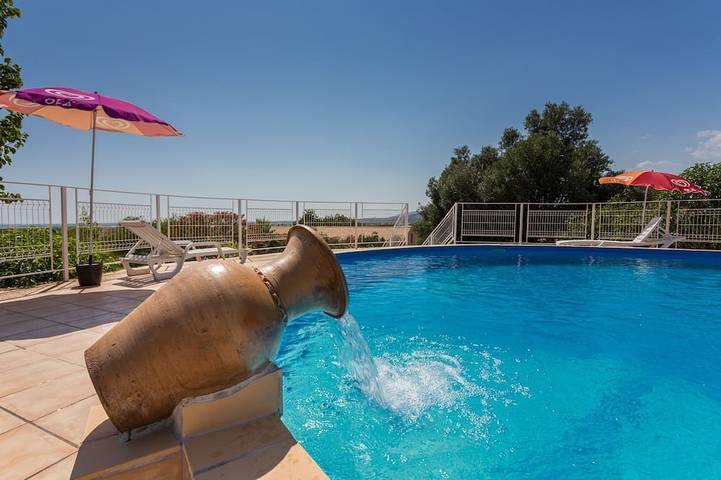Location de vacances pour 6 personnes, avec piscine et jardin dans Estoi - 4