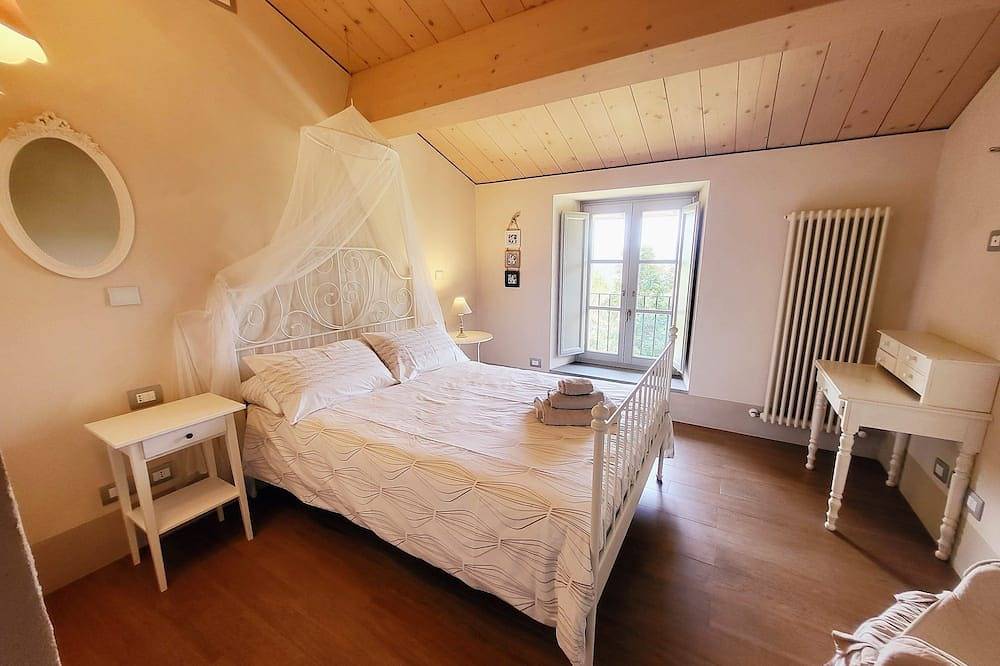 Gerestaureerde boerderij met privé zwembad, onovertroffen uitzicht en Wifi! in Castelnuovo di Garfagnana, Garfagnana