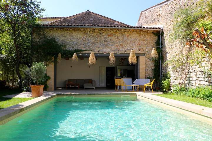 Gîte pour 2 personnes, avec Terrasse et Jacuzzi ainsi que Jardin et Piscine à Cournonterral