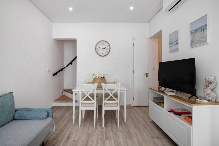Apartamento inteiro, Apartamento 'Olhão Lodge - Al Berta' com Terraço Privado, Wi-Fi e Ar Condicionado in Olhão (Portugal), Ria Formosa