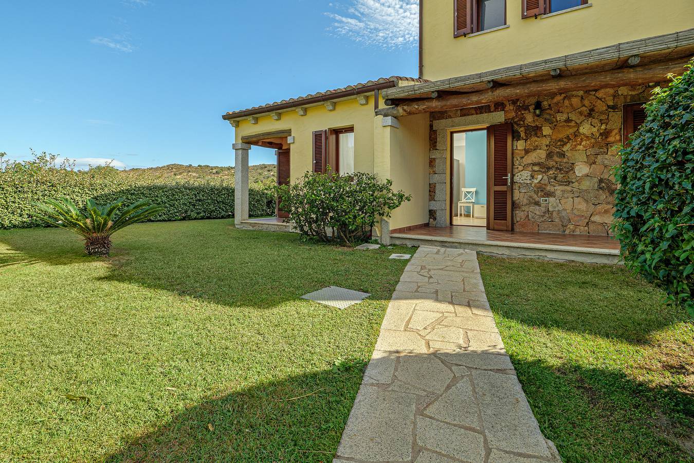 Casa de vacaciones 'Villa Eleonora-iun-p6104' con piscina compartida, terraza y aire acondicionado in Case Peschiera-Lu Fraili, San Teodoro