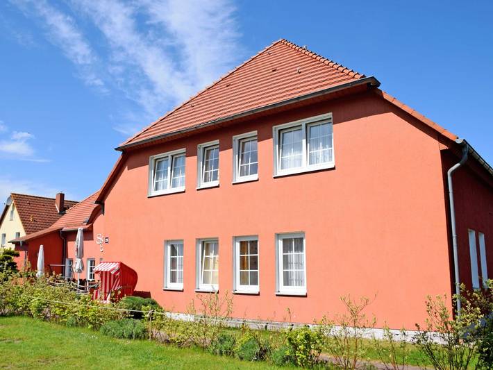 Hotel für 3 Personen, mit Terrasse und Garten in Lobbe - 4
