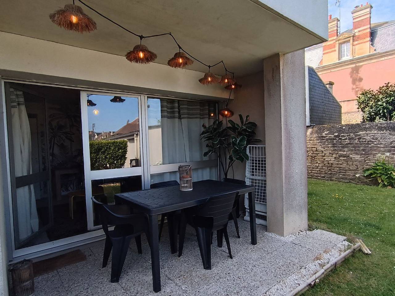 Entire apartment, Ground floor apartment - 4 guests in Courseulles-sur-Mer, Caen region