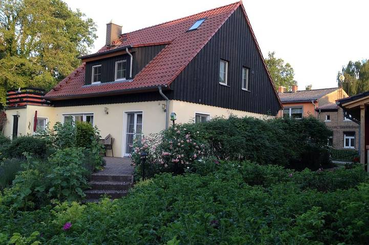 Ganze Wohnung, Ferienwohnung  auf großem gepflegtem Grundstück mit direktem Seezugang in Himmelpfort, Ruppiner Seenland