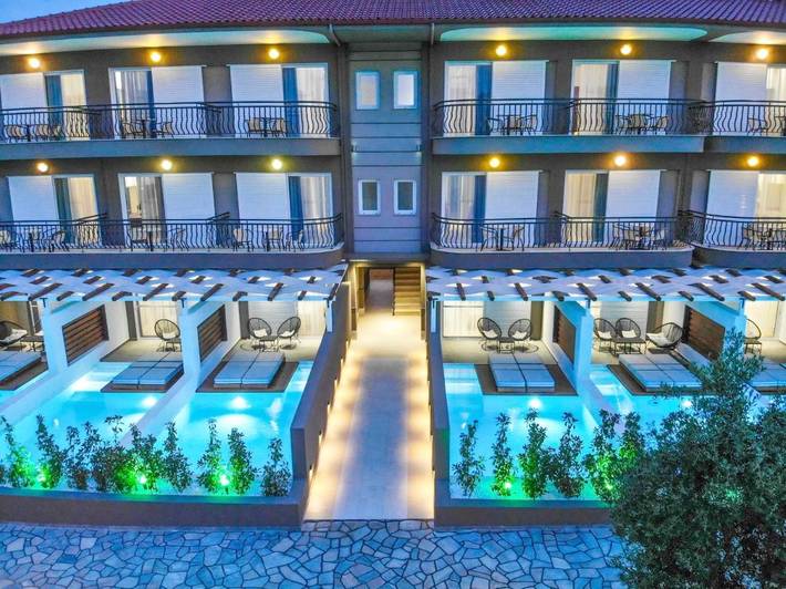 Appart’hôtel pour 4 personnes, avec Balcon et Terrasse ainsi que Jardin et Bassin pour enfant