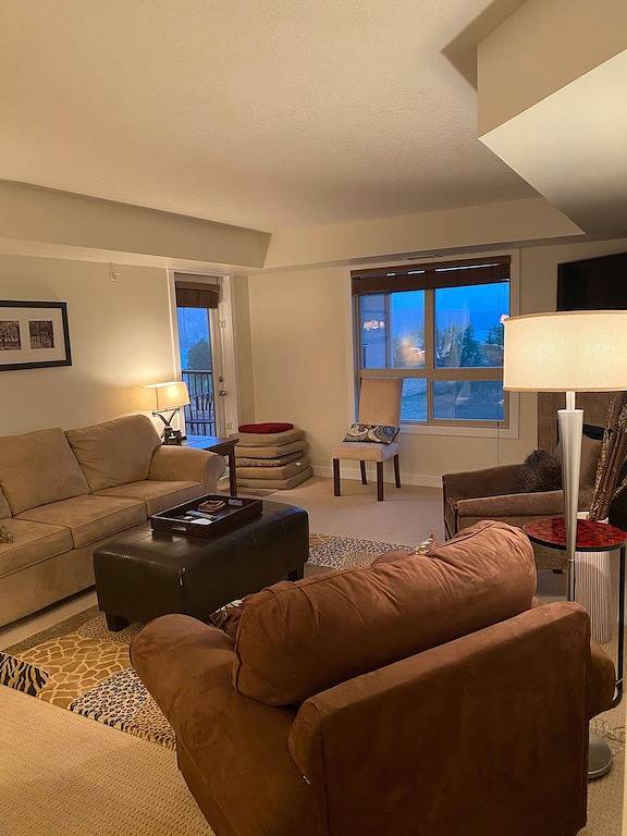 Ganze Wohnung, Top floor condo on Lake Windermere with spectacular lake and Mountain View’s in Kootenay-Nationalpark