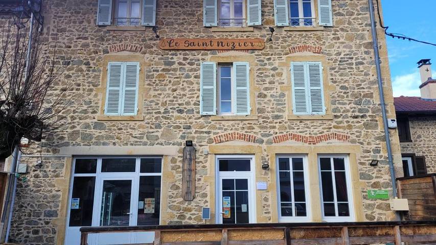 Hôtel pour 4 personnes, avec terrasse à Saint-Nizier-d'Azergues - 2