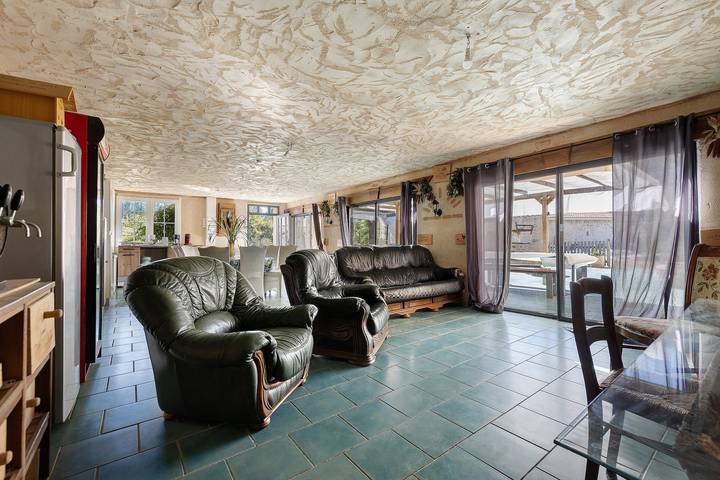 Winzerhaus mit Seeblick, privatem Pool und Wlan – ideal für Gruppen bis 25 Personen in Guizengeard, Charente