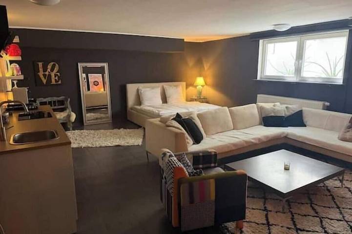 Appartamento intero, Cozy basement apartment with excellent connections to Frankfurt in Bergen-Enkheim, Francoforte
