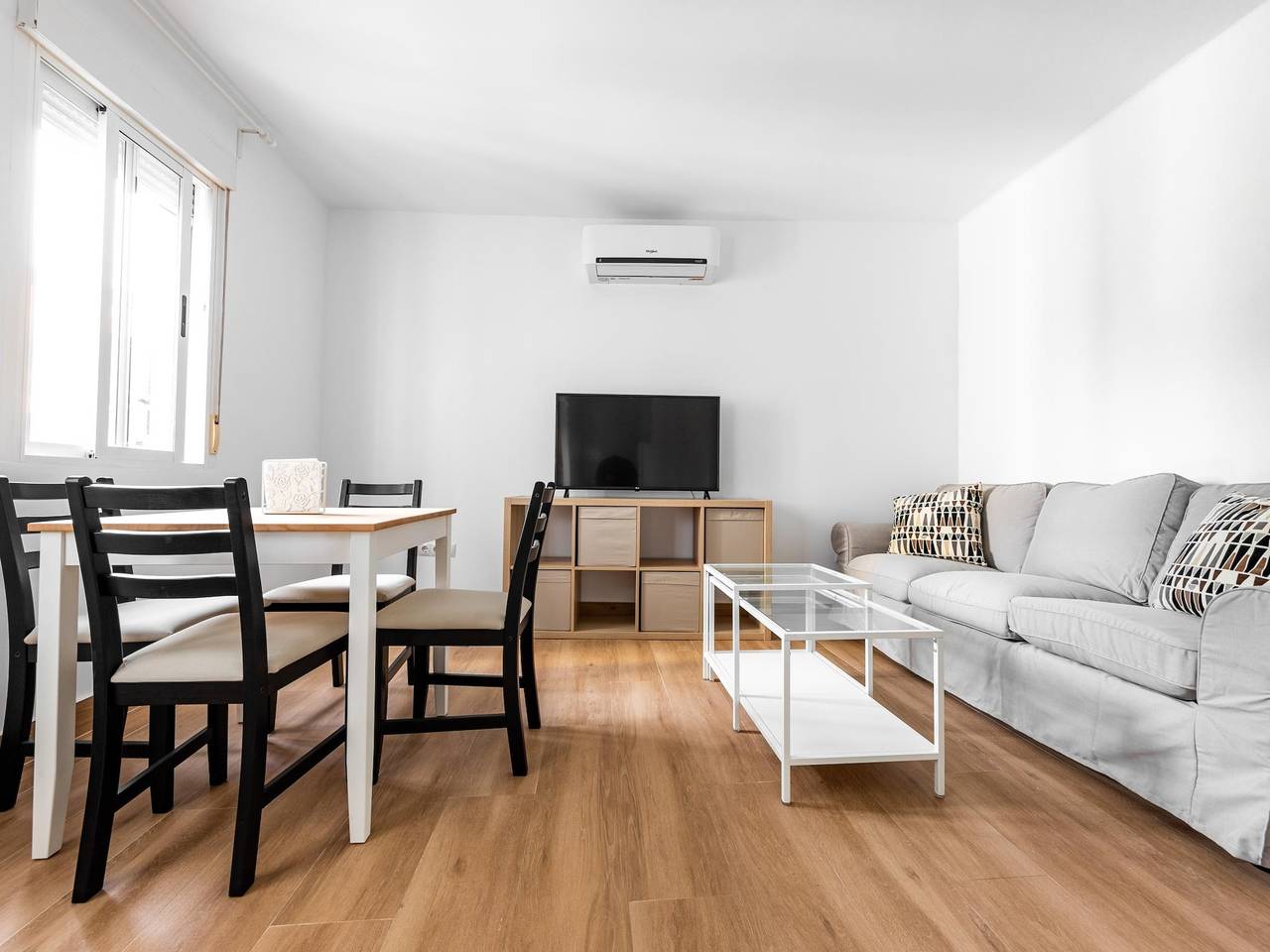 Entire holiday apartment, Cervantes Apartment 11 (2Br 1Bt) in Málaga Central District, Malaga