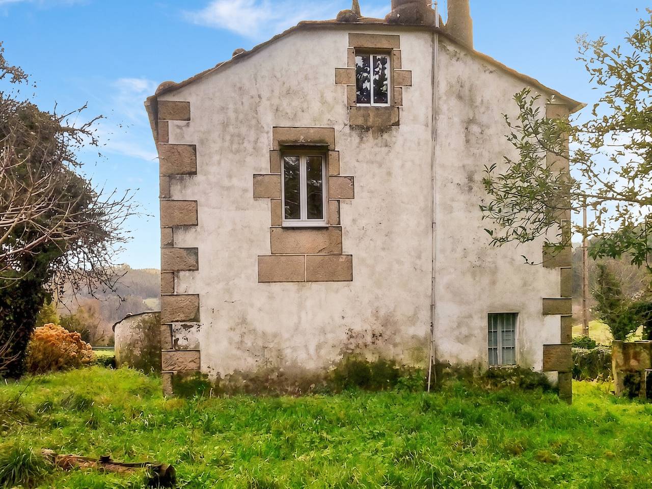 Casa encantadora en Ourol con vista a la montaña, gran jardín. in Miñotos, Ourol