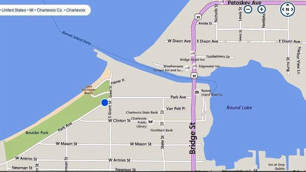 Inhabit Ein Hobbit-Haus! in Charlevoix, Charlevoix County