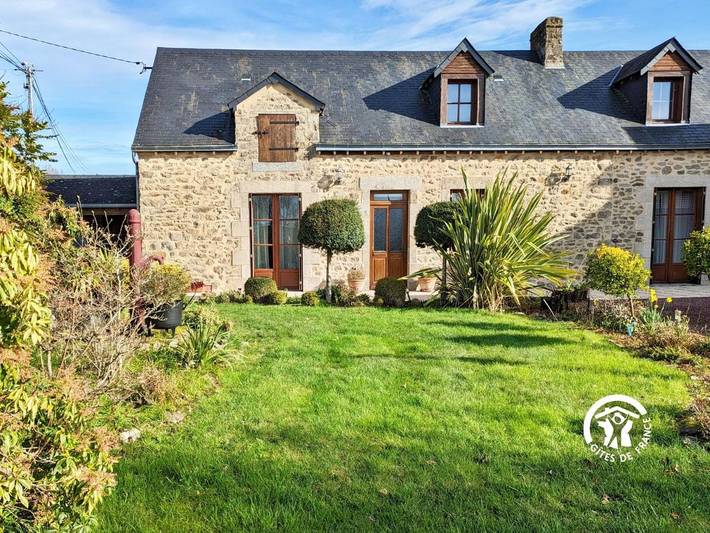 Location de vacances pour 4 personnes, avec jardin et terrasse à Jublains