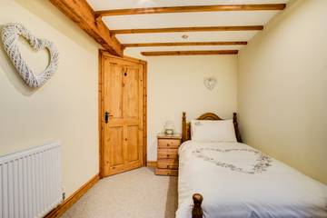 Holiday Rental for 6 People in Pembroke, Pembrokeshire, Photo 1