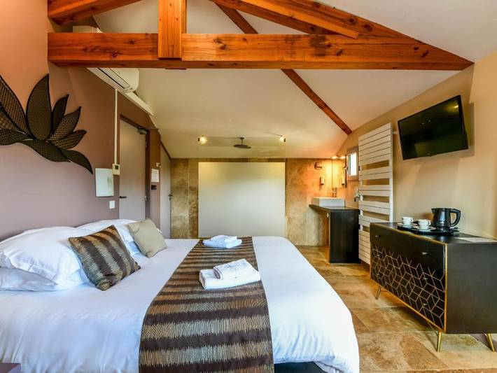 Hôtel pour 3 personnes, avec Jacuzzi et Terrasse ainsi que Jardin et Piscine à Larressingle - 2