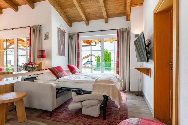 Ganze Wohnung, Penthouse bei Kaprun mit Sauna &  Bergblick in Piesendorf, Pinzgau