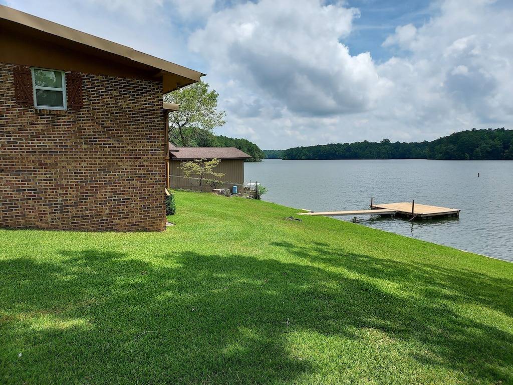 Cozy cabin directly on beautiful Lake Martin in Lake Martin