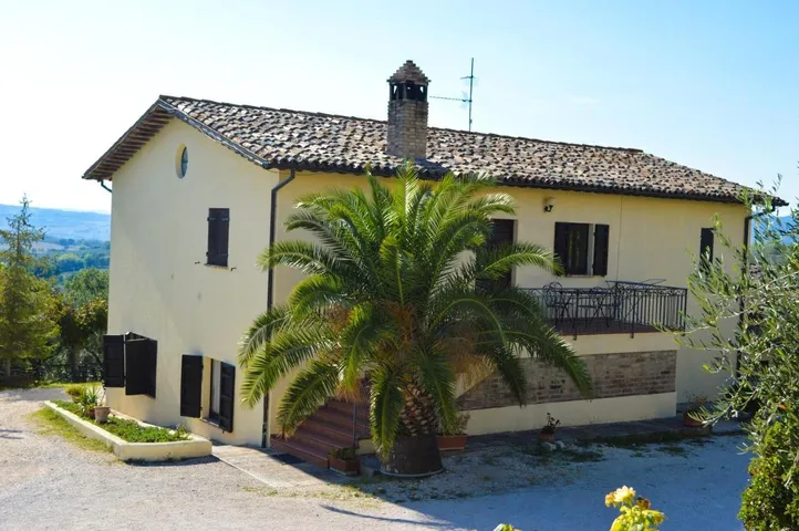 Appartement de vacances pour 3 personnes, avec piscine ainsi que jardin et vue - 1